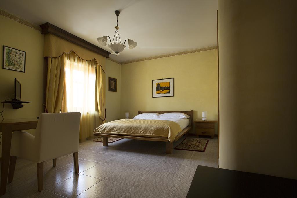Vibo In Centro Bed & Breakfast วีโบ วาเลนเซีย ภายนอก รูปภาพ